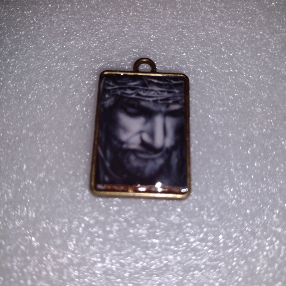 (RESERVED) Jesus Handmade Pendant With Gold Leaf - Picture 4 of 8